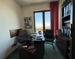 Apartament 4 camere, ultrafinisat, mobilat pentru birou, panorama unica ! 