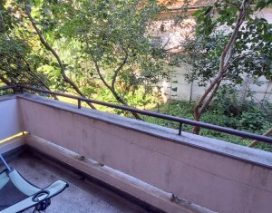 Apartament spatios în bloc tip vilă, garaj, grădină, zona Hotel Napoca