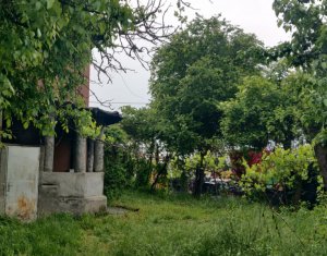 Casa renovabila , teren 1526 mp, front la doua strazi, Juc Herghelie