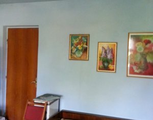 Casa renovabila , teren 1526 mp, front la doua strazi, Juc Herghelie