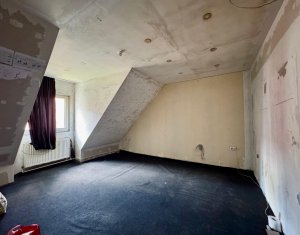 House 3 rooms for sale in Floresti