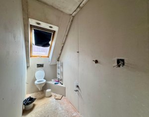 House 3 rooms for sale in Floresti