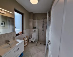 Maison 4 chambres à vendre dans Floresti