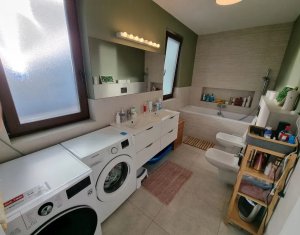 Maison 4 chambres à vendre dans Floresti