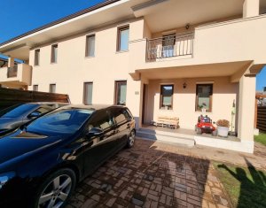 Maison 4 chambres à vendre dans Floresti