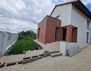 House 5 rooms for sale in Chinteni