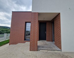 House 5 rooms for sale in Chinteni