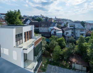 Imobil 630mp functiune mixta, curte, 25 parcari, zona UMF - Marinescu