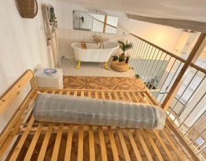 Apartament tip studio etajat, ultracentral, mobilat si utilat !