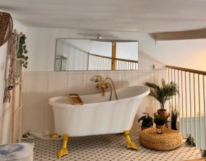 Apartament tip studio etajat, ultracentral, mobilat si utilat !