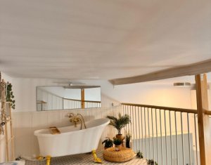 Apartament tip studio etajat, ultracentral, mobilat si utilat !