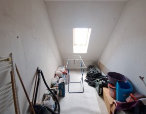 Apartament cu 3 camere, pod, parcare inclusa, Floresti