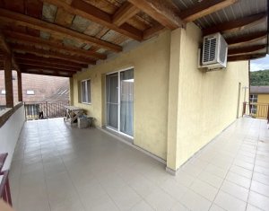 Apartament cu 3 camere, pod, parcare inclusa, Floresti