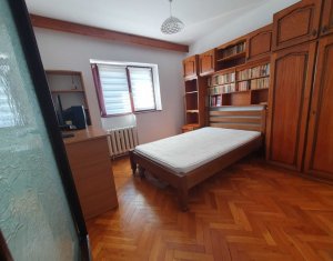 Appartement 4 chambres à vendre dans Cluj-napoca, zone Manastur