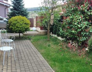Casa cu teren generos, terasa, parcare si gradina - cartier Iris
