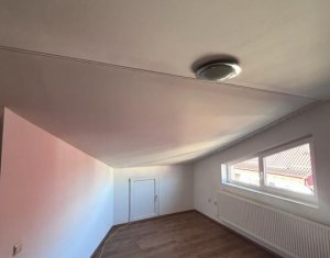 Apartament cu 3 camere, zona Eroilor Floresti
