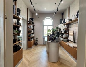 Spatiu comercial modern si elegant, loc de parcare, zona str. Emil Isac