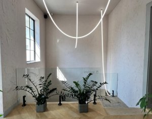 Spatiu comercial modern si elegant, loc de parcare, zona str. Emil Isac