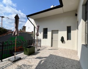 Spatiu comercial modern si elegant, loc de parcare, zona str. Emil Isac