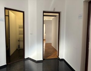 Spatiul comercial de inchiriat in cladire istorica, Piata Avram Iancu