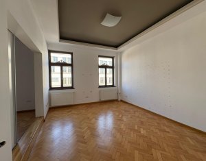 Spatiul comercial de inchiriat in cladire istorica, Piata Avram Iancu