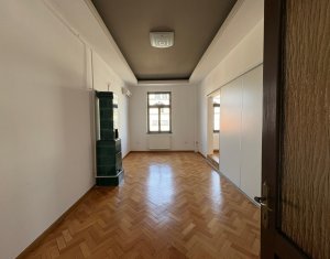 Spatiul comercial de inchiriat in cladire istorica, Piata Avram Iancu