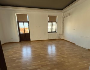 Spatiul comercial de inchiriat in cladire istorica, Piata Avram Iancu