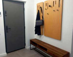 Apartament 3 camere, zona Europa,balcon, parcare, curte comuna, etaj intermediar