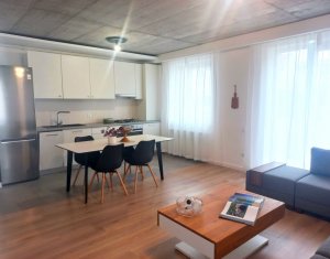 Apartament 3 camere, zona Europa,balcon, parcare, curte comuna, etaj intermediar