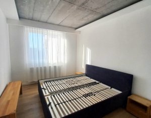 Apartament 3 camere, zona Europa,balcon, parcare, curte comuna, etaj intermediar