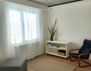 Apartament 3 camere, zona Europa,balcon, parcare, curte comuna, etaj intermediar