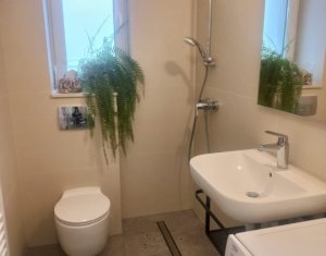 Apartament 3 camere, zona Europa,balcon, parcare, curte comuna, etaj intermediar