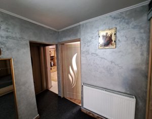 Lakás 3 szobák eladó on Floresti