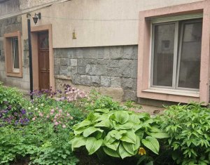 Apartament 170mp in vila, garaj, curte, Gruia zona 7 strazi