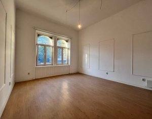 Birou 62mp, 2 incaperi , centru - in statia bus regionala CFR 