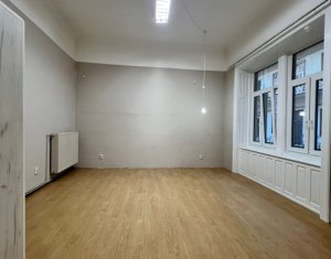 Birou 62mp, 2 incaperi , centru - in statia bus regionala CFR 