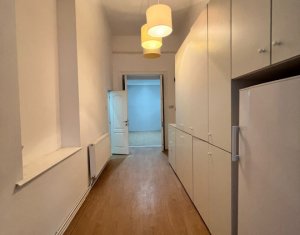 Birou 62mp, 2 incaperi , centru - in statia bus regionala CFR 