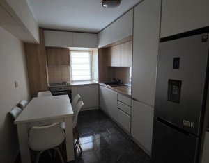 Appartement 3 chambres à louer dans Cluj-napoca, zone Marasti