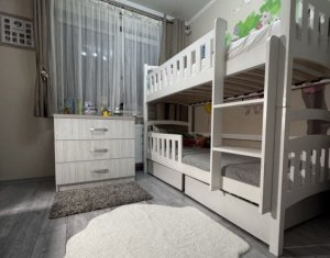 Lakás 3 szobák eladó on Floresti