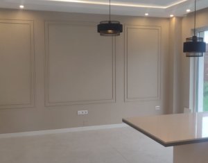 House 4 rooms for sale in Floresti