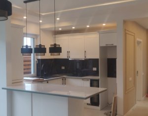 House 4 rooms for sale in Floresti