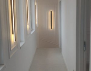 House 4 rooms for sale in Floresti