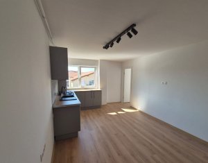 Apartment 3 rooms for sale in Floresti