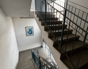 Imobil 2620mp compus din Parter + 3 Etaje, Muncii zona Terapia