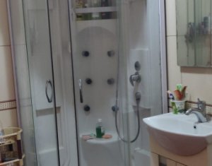 Apartment 3 rooms for sale in Floresti