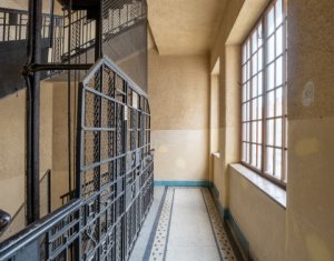  Apartament cu 3 camere 94mp in cladire istorica Bulevardul Eroilor