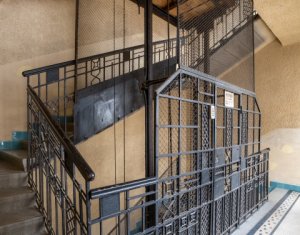  Apartament cu 3 camere 94mp in cladire istorica Bulevardul Eroilor