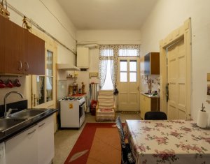 Apartament cu 3 camere 94mp in cladire istorica Bulevardul Eroilor