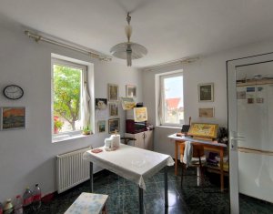 Casa, 128 mp utili, 220 mp teren, garaj, P+M, Cart. Andrei Muresanu