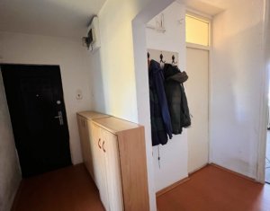 Apartament 3 camere decomandat, 2 bai, 75 mp, 2 parcari, zona Garii